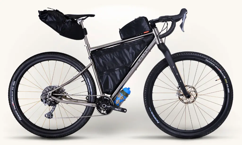 chiru-kegeti-aventure-bikepacking-front-1.webp