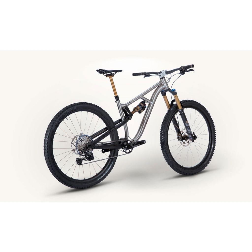 chiru-savage-mtb-back.jpg