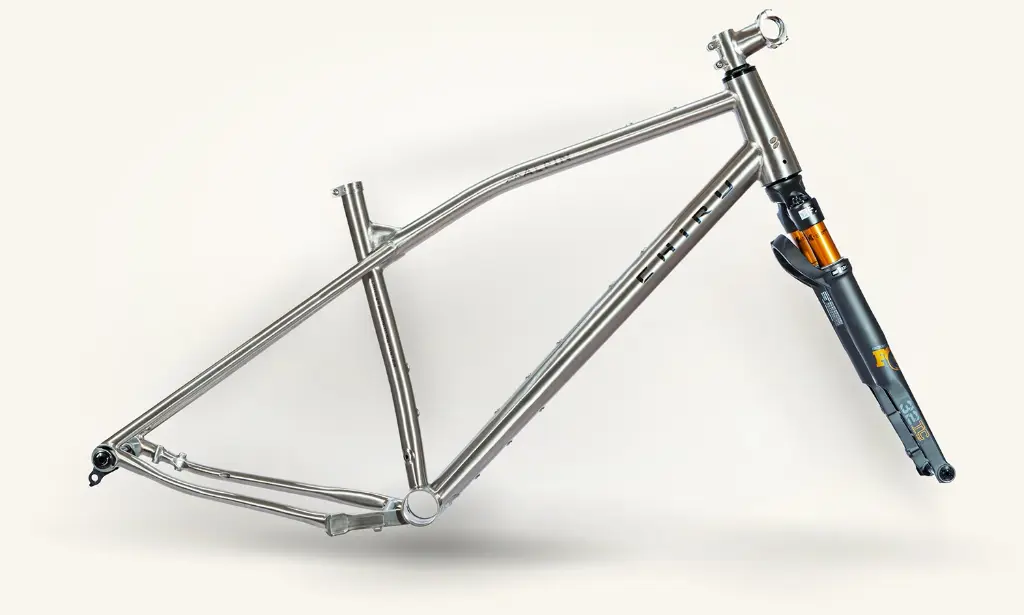 chiru-alpin-gravel-frame-titanium-fox-fork.webp