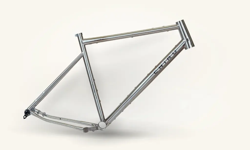 chiru-fukai-monster-gravel-frame.webp