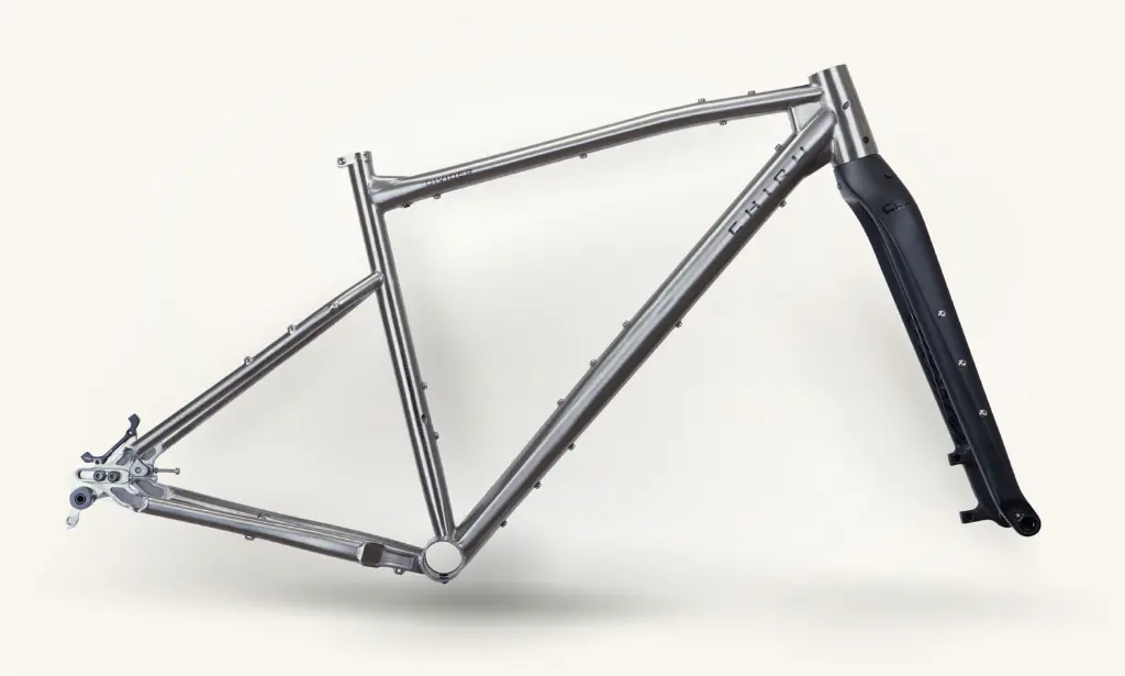 chiru-divider-aventure-frame-carbon-fork.webp