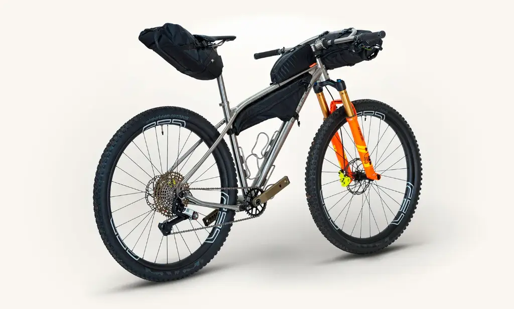 chiru-highlander-vtt-bikepacking-back.webp